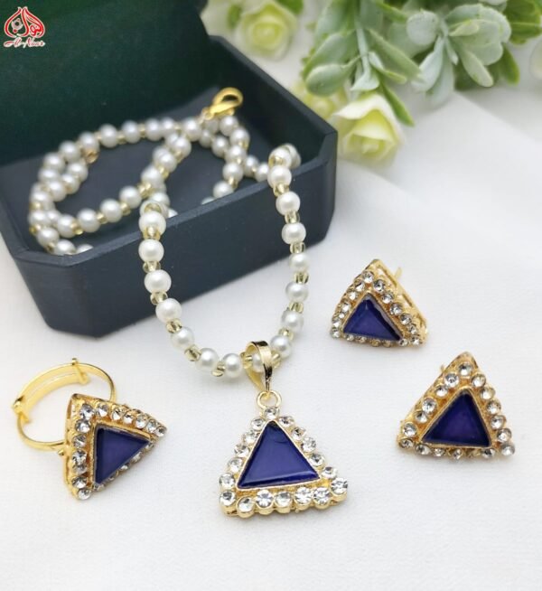 Stylish Triangular Set