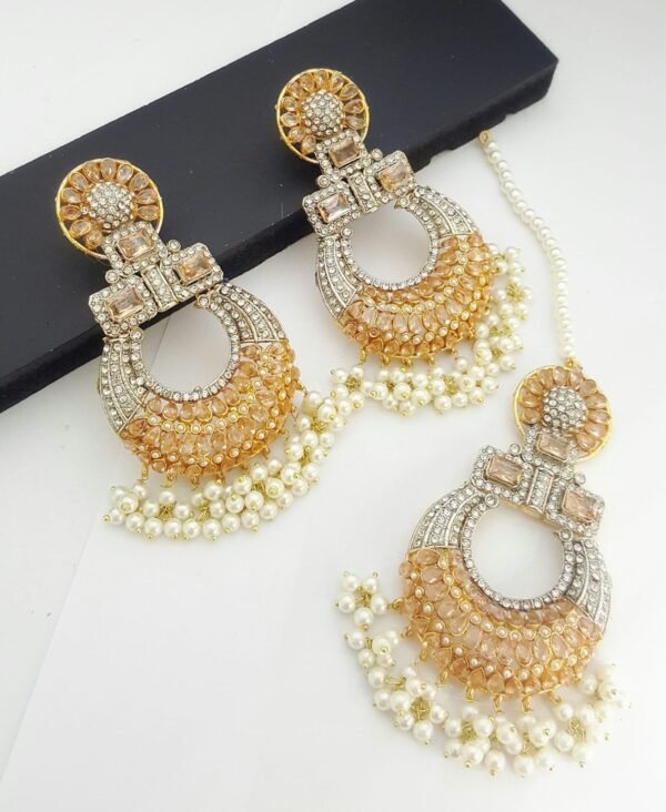 Earrings with Tikka
