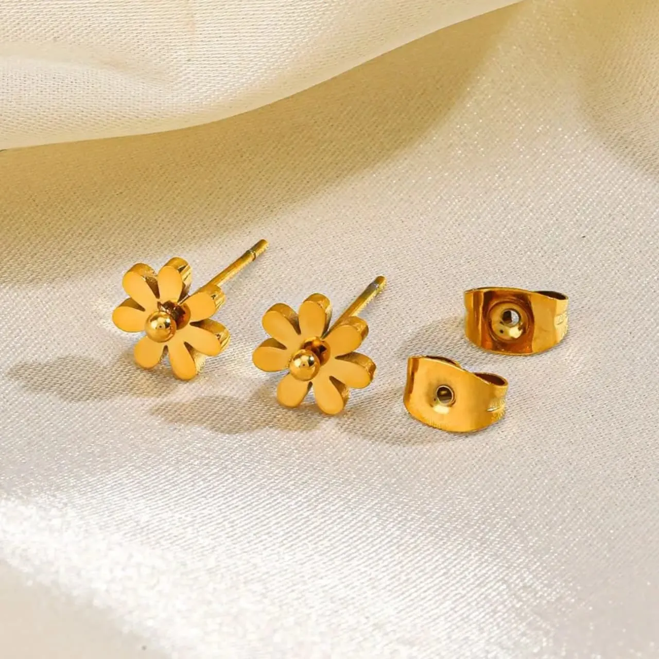 Daisy Gold Stud Earrings