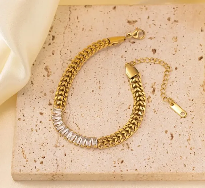 White Stone Elegant Bracelet - Image 3