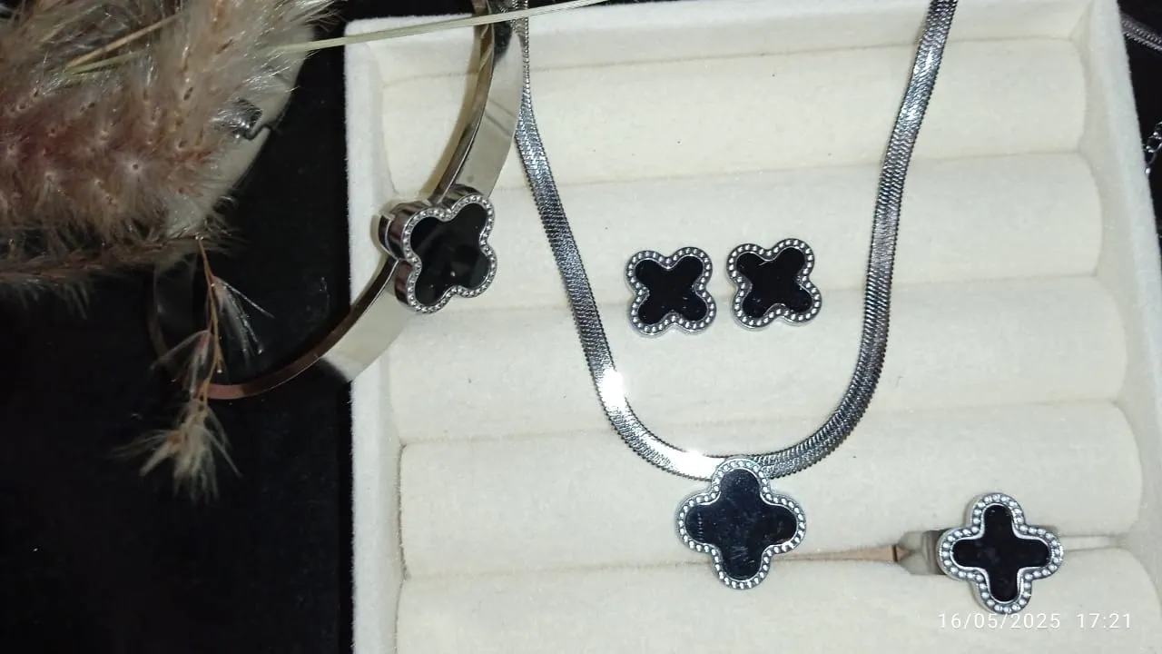Elegant Clover Jewelry Set - Image 3