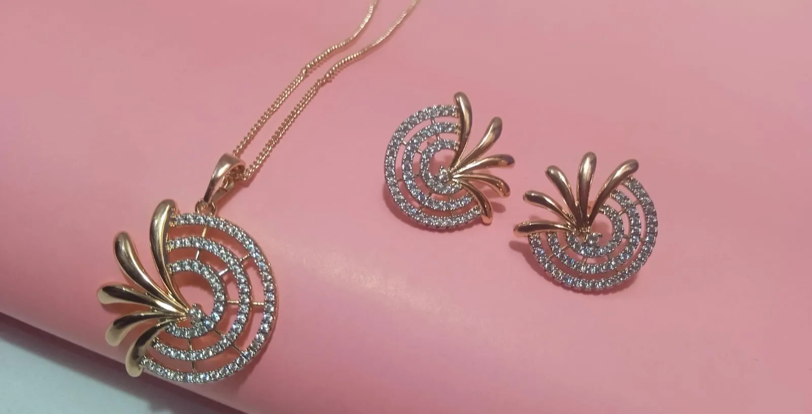 Elegant Spiral Jewelry Set - Image 3