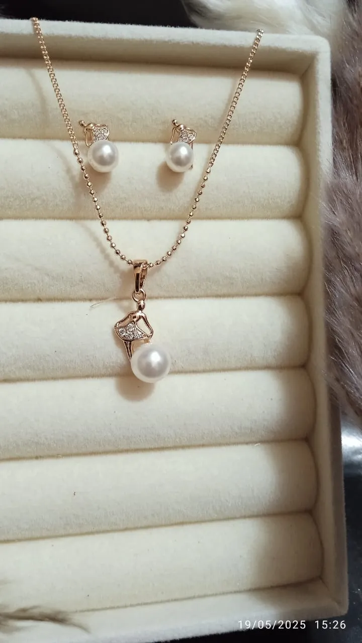 Elegant Pearl Jewelry Set - Image 2