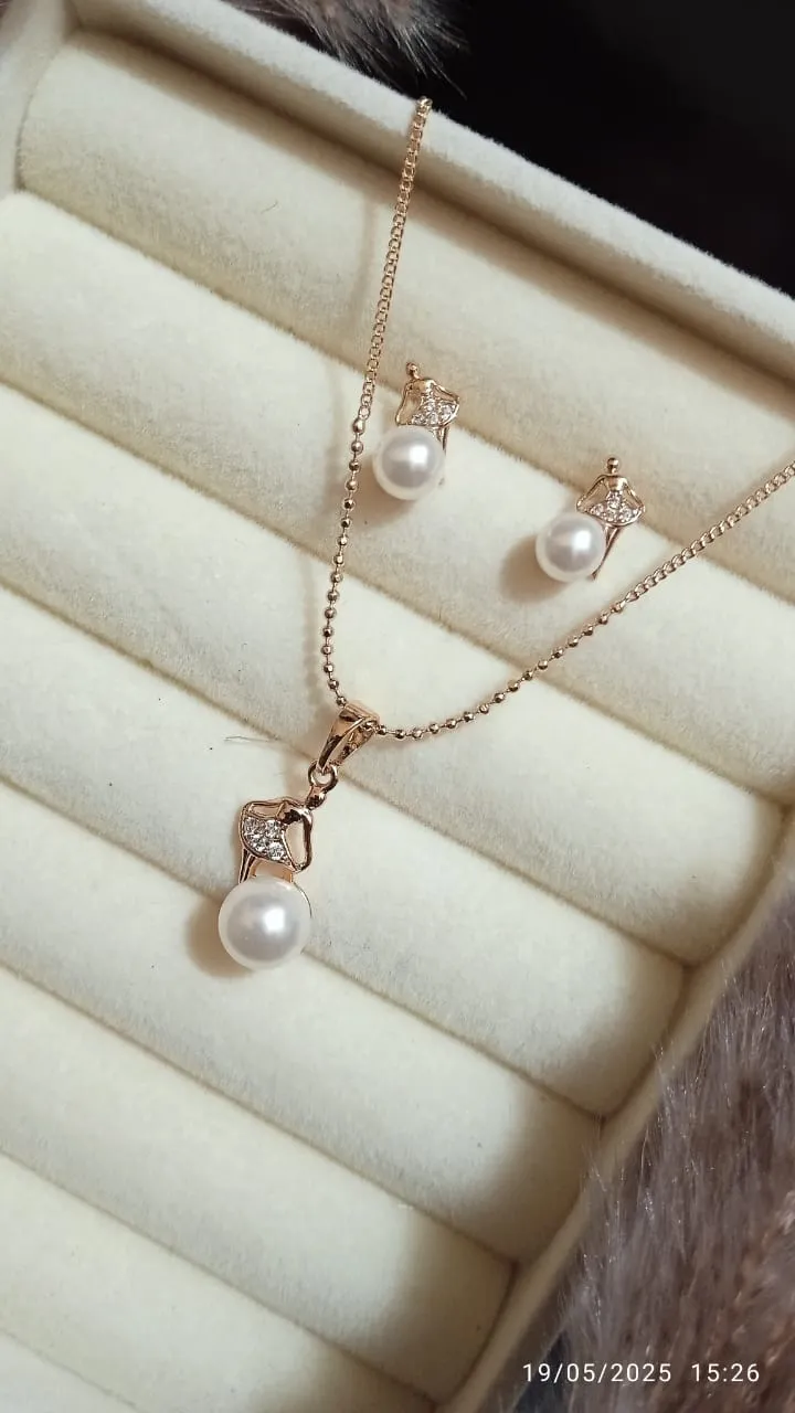 Elegant Pearl Jewelry Set - Image 3