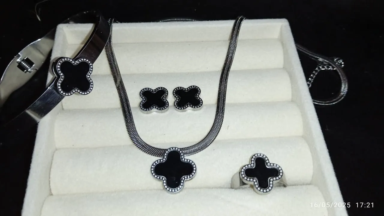 Elegant Clover Jewelry Set - Image 2