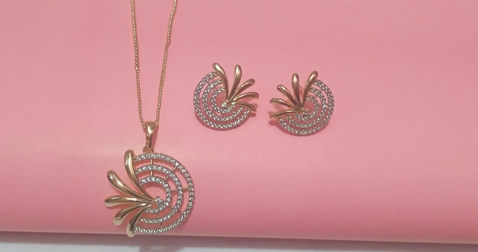 Elegant Spiral Jewelry Set - Image 4