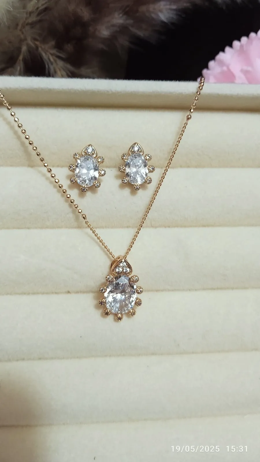 Elegant Crystal Jewelry Set - Image 3