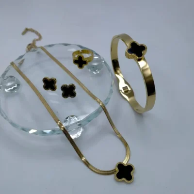 Elegant Clover Jewelry Set
