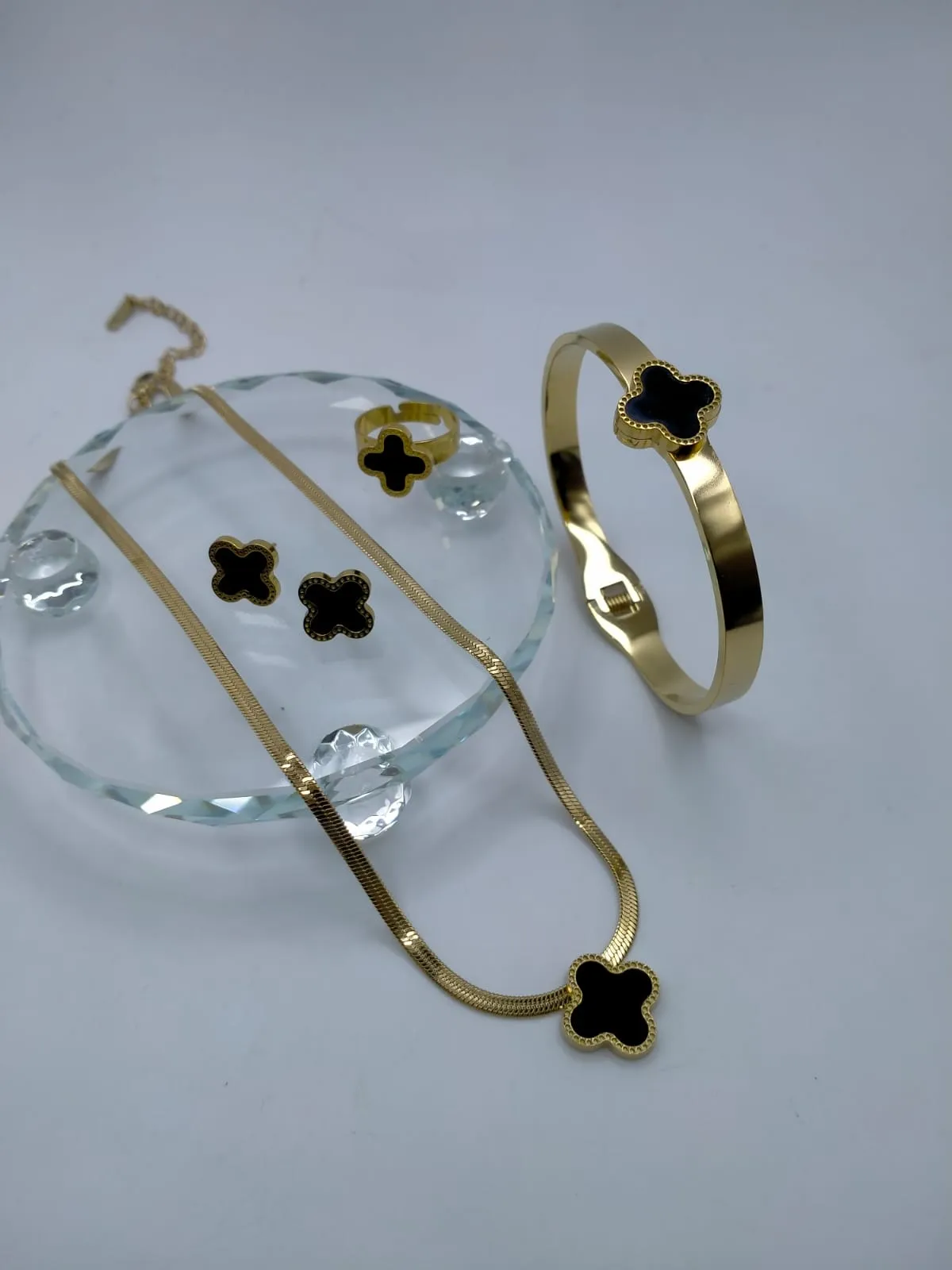 Elegant Clover Jewelry Set