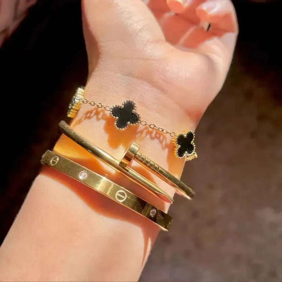 Elegant Gold Bracelet Set - Image 3