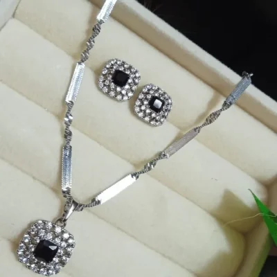 Elegant Black Stone Jewelry Set