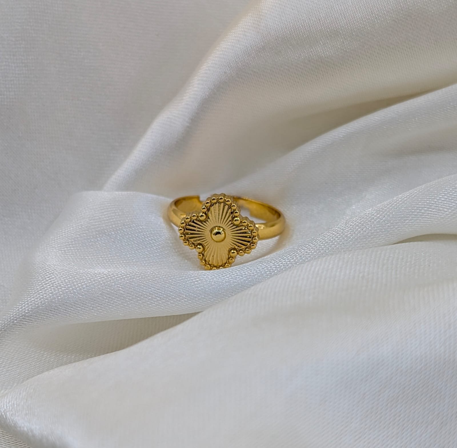 Golden Clover Ring - Image 2