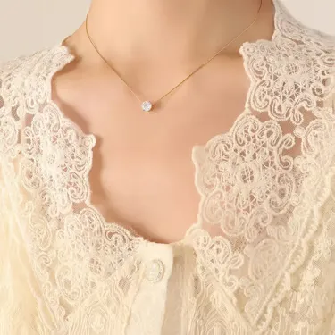 Elegant Gold Necklace with Solitaire Pendant - Image 4