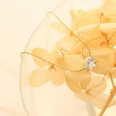 Elegant Gold Necklace with Solitaire Pendant - Image 3
