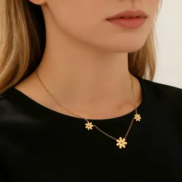 Daisy Flower Pendant Necklace